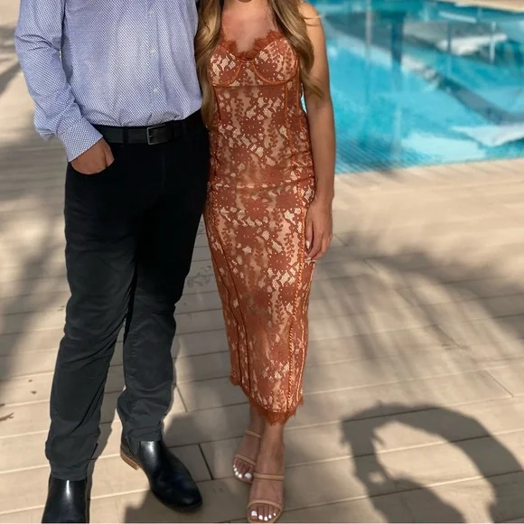 🚫 SOLD Rust Lace Dress - Picture 3 of 3